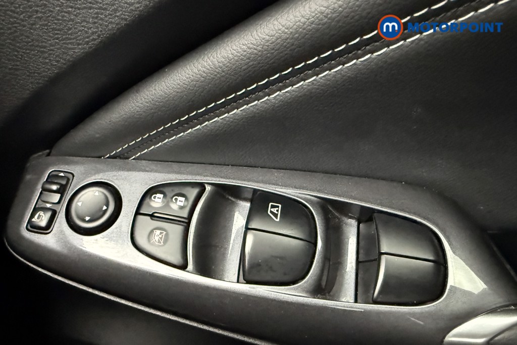 Nissan Juke N-Connecta Automatic Petrol SUV - Stock Number (1572649) - 17th supplementary image