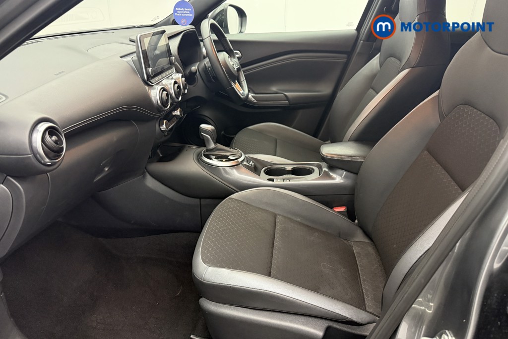 Nissan Juke N-Connecta Automatic Petrol SUV - Stock Number (1572649) - 1st supplementary image