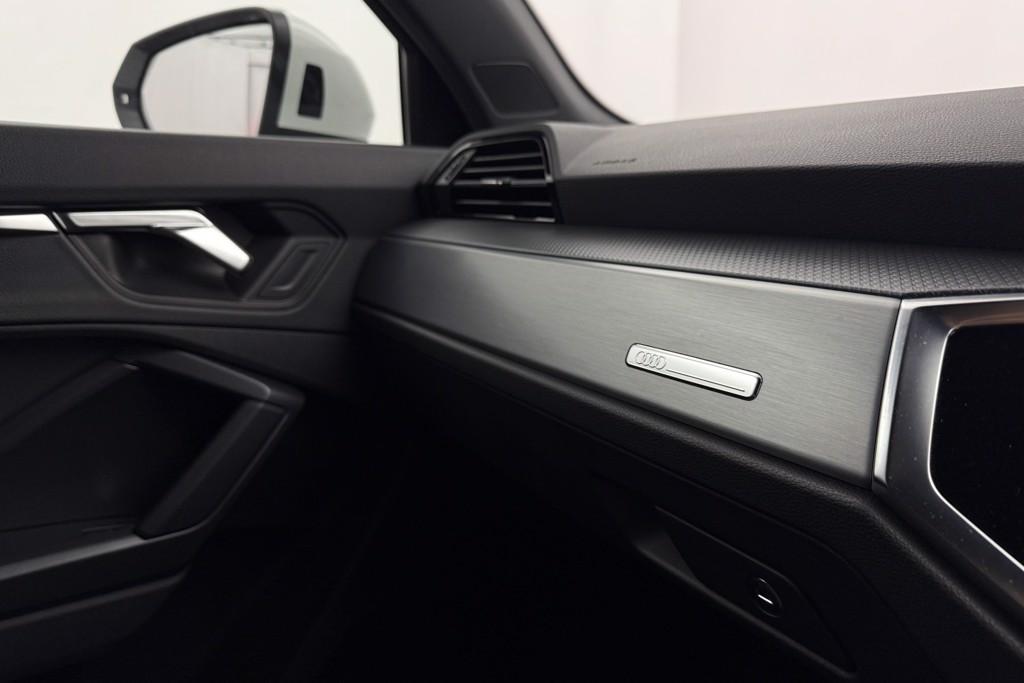 Audi Q3 S Line Automatic Petrol SUV - Stock Number (1572717) - 15th supplementary image