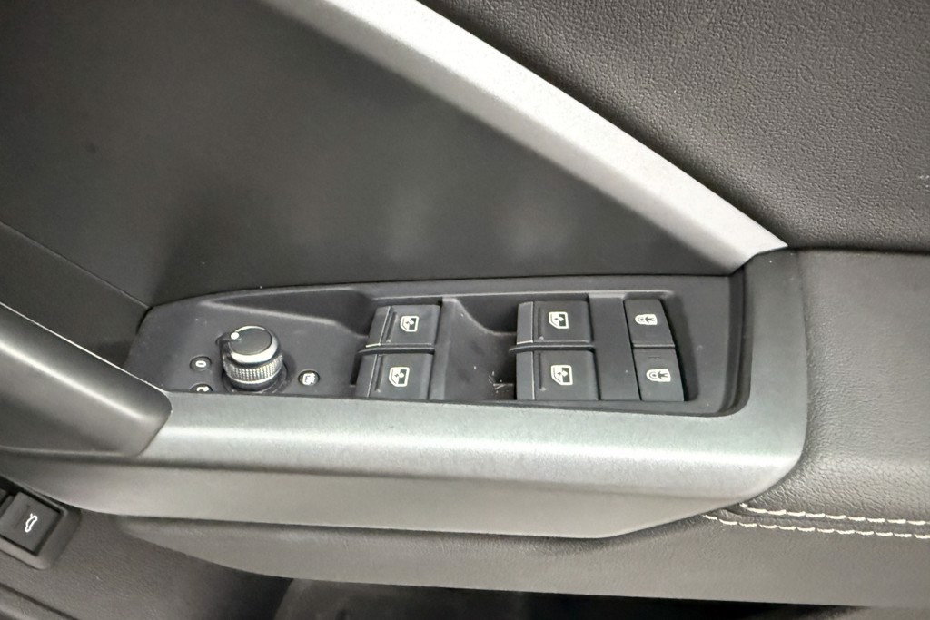 Audi Q3 S Line Automatic Petrol SUV - Stock Number (1572717) - 18th supplementary image