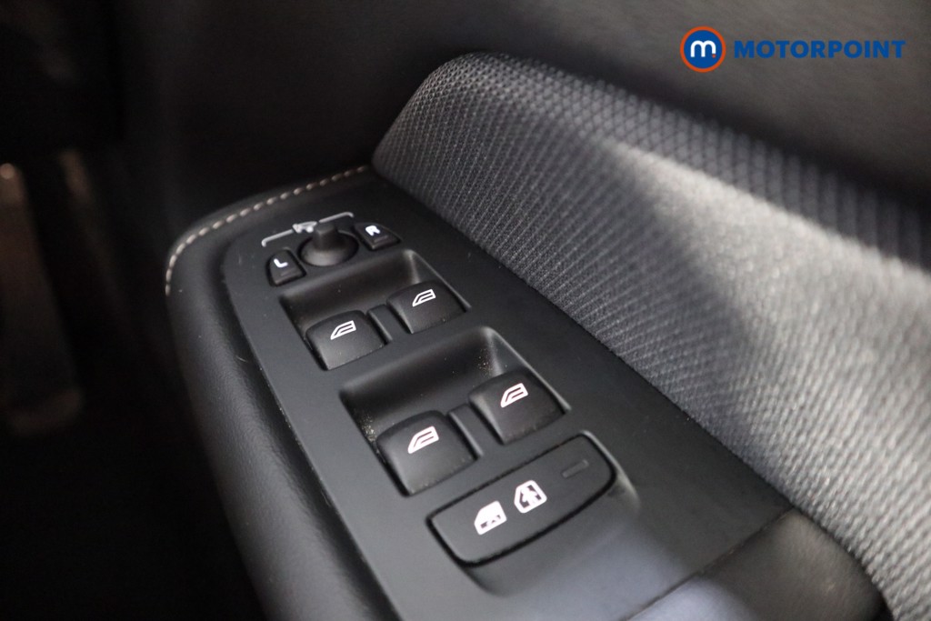 Volvo Xc60 Plus Black Edition Automatic Petrol SUV - Stock Number (1572808) - 6th supplementary image
