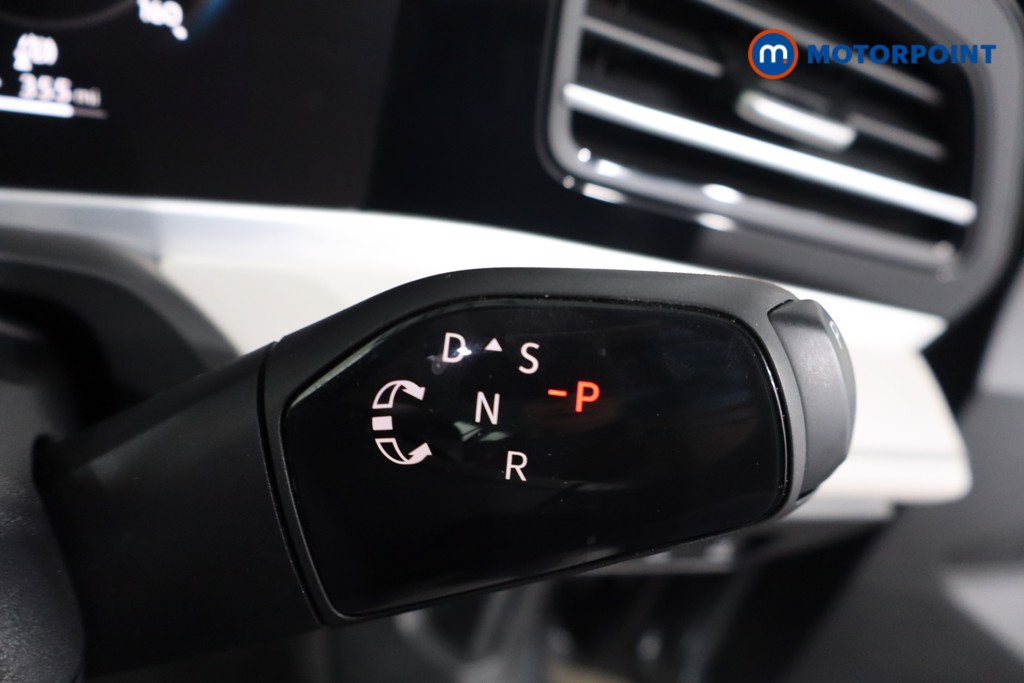 Volkswagen Passat Life Automatic Petrol Plug-In Hybrid Estate - Stock Number (1573296) - 13th supplementary image