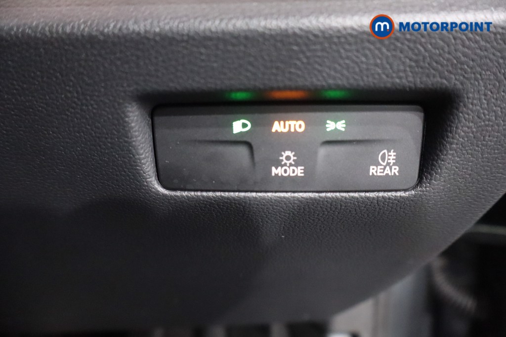 Volkswagen Passat Life Automatic Petrol Plug-In Hybrid Estate - Stock Number (1573296) - 19th supplementary image