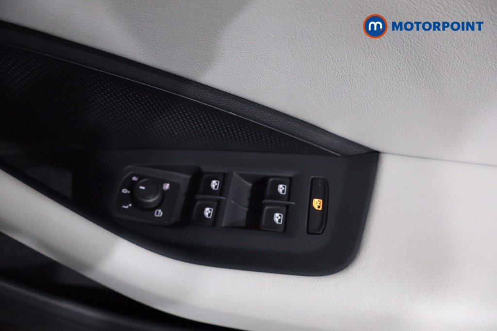 Volkswagen Passat Life Automatic Petrol Plug-In Hybrid Estate - Stock Number (1573296) - 20th supplementary image