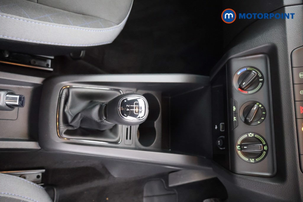 Skoda Fabia Colour Edition Manual Petrol Hatchback - Stock Number (1573890) - 6th supplementary image