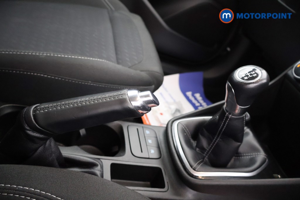 Ford Fiesta Zetec Manual Petrol Hatchback - Stock Number (1566387) - 8th supplementary image
