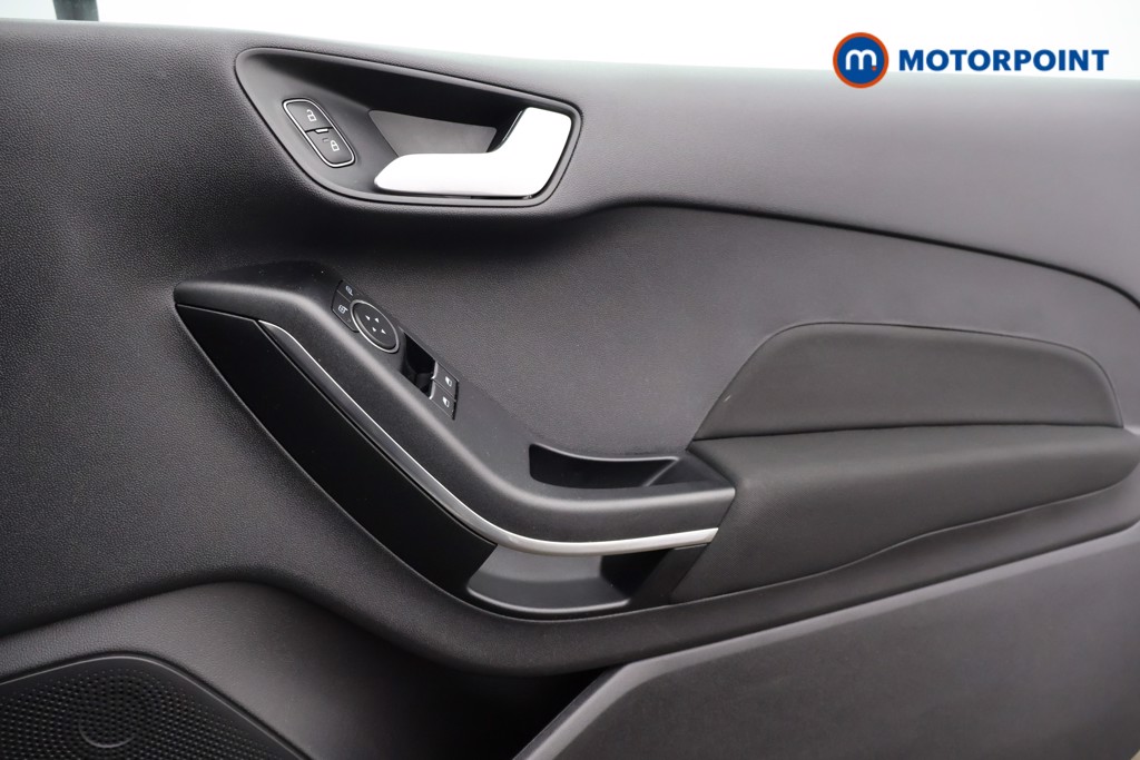 Ford Fiesta Zetec Manual Petrol Hatchback - Stock Number (1566387) - 1st supplementary image