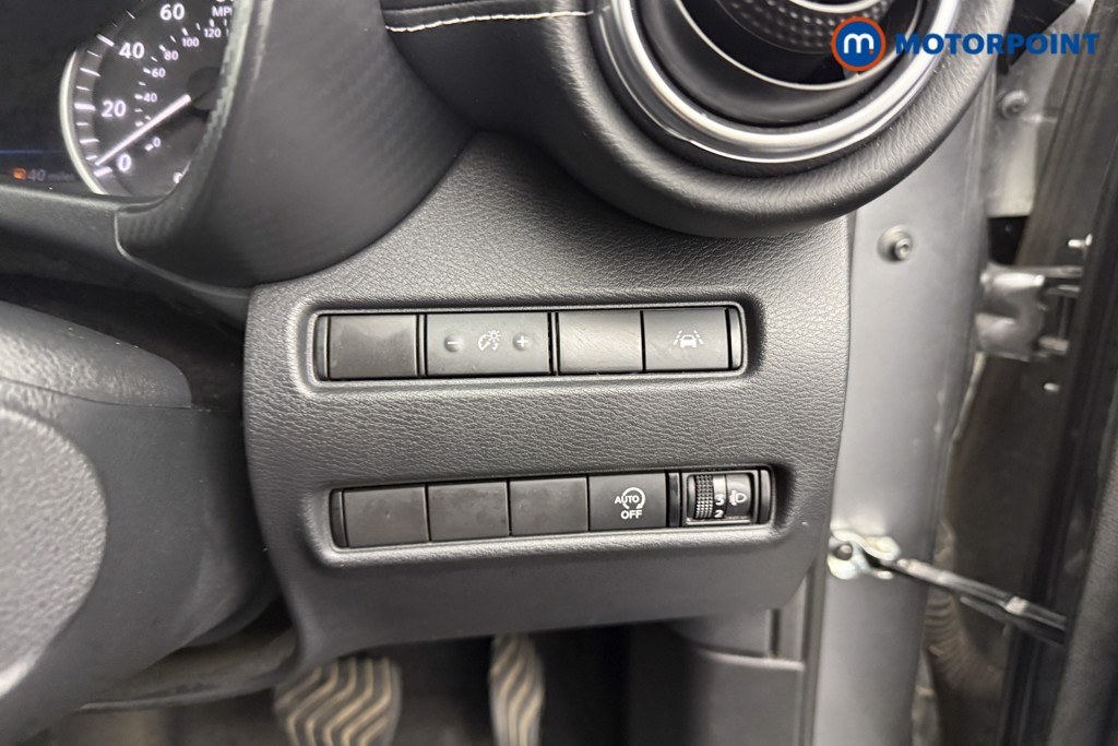 Nissan Juke N-Connecta Automatic Petrol SUV - Stock Number (1566903) - 14th supplementary image