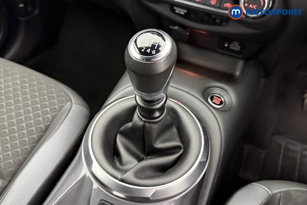 Nissan Juke N-Connecta Manual Petrol SUV - Stock Number (1566964) - 13th supplementary image
