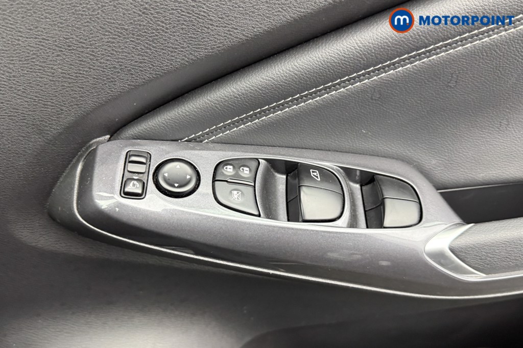 Nissan Juke N-Connecta Manual Petrol SUV - Stock Number (1566964) - 17th supplementary image