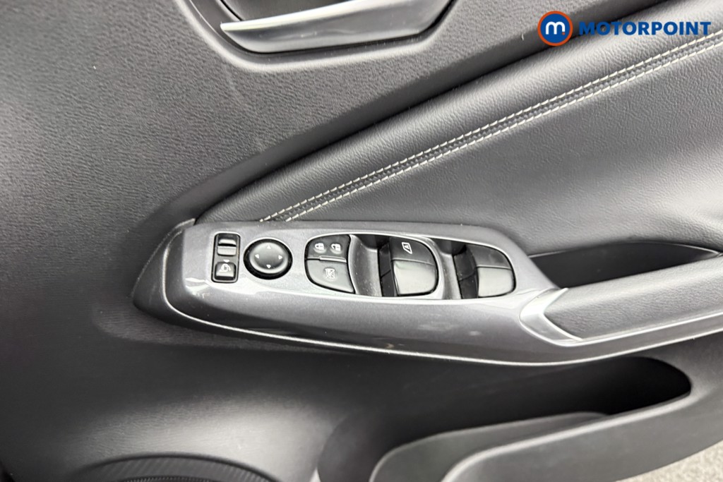 Nissan Juke N-Connecta Manual Petrol SUV - Stock Number (1566967) - 14th supplementary image