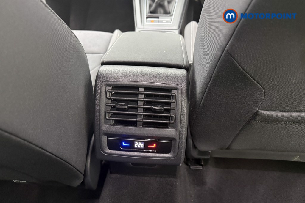 Volkswagen Golf Style Manual Petrol Hatchback - Stock Number (1566990) - 11th supplementary image