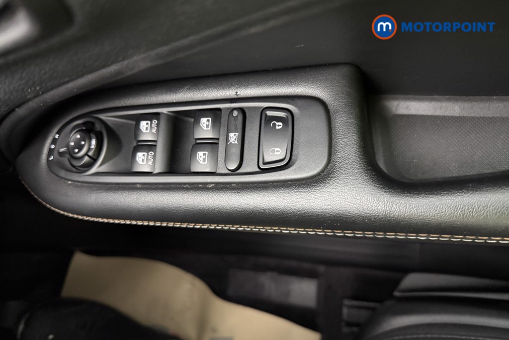 Jeep Compass Longitude Manual Petrol SUV - Stock Number (1567488) - 16th supplementary image
