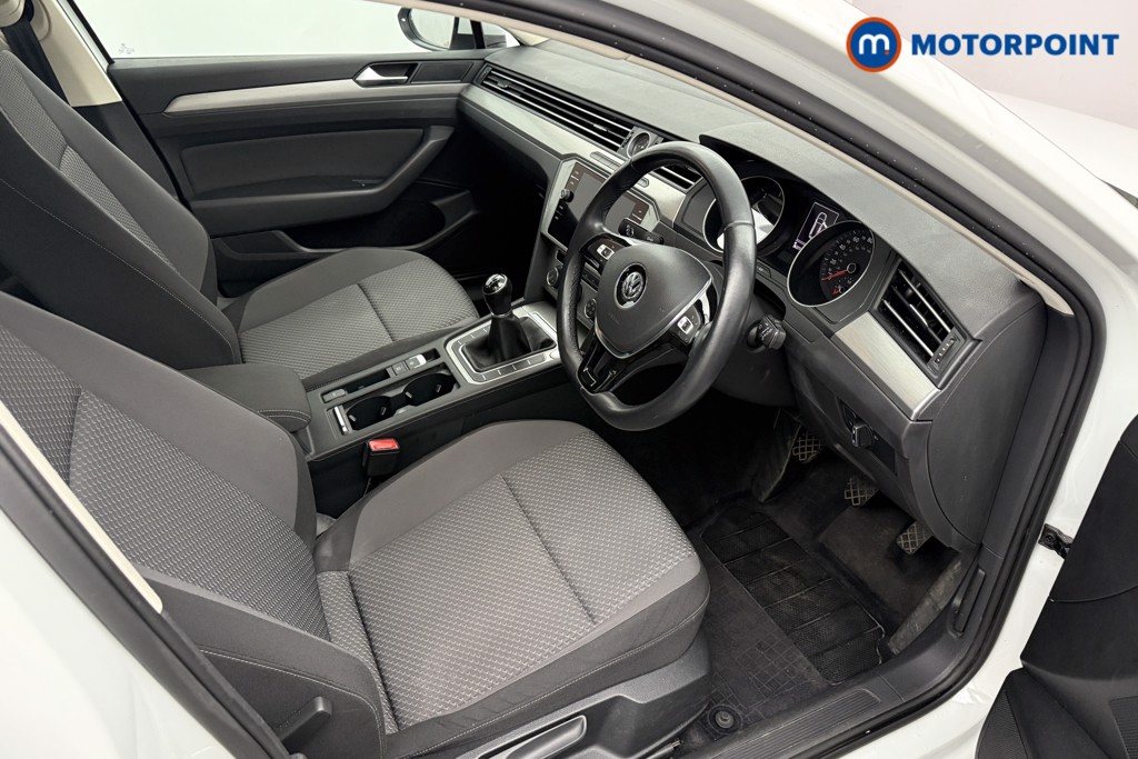 Volkswagen Passat S Manual Diesel Estate - Stock Number (1568693) - 1st supplementary image
