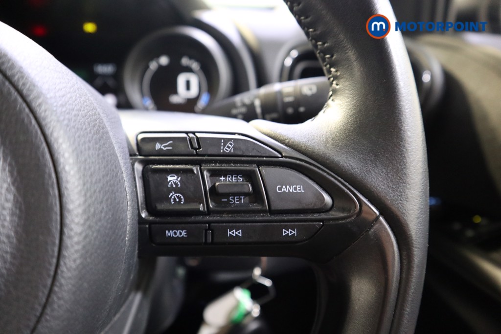 Toyota Yaris Design Automatic Petrol-Electric Hybrid Hatchback - Stock Number (1569506) - 5th supplementary image
