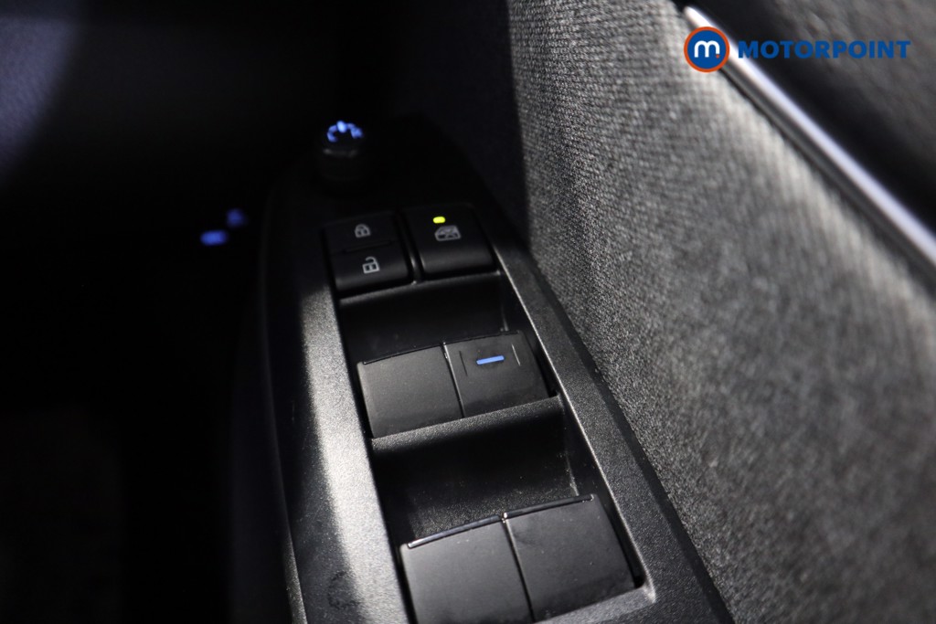 Toyota Yaris Design Automatic Petrol-Electric Hybrid Hatchback - Stock Number (1569506) - 6th supplementary image