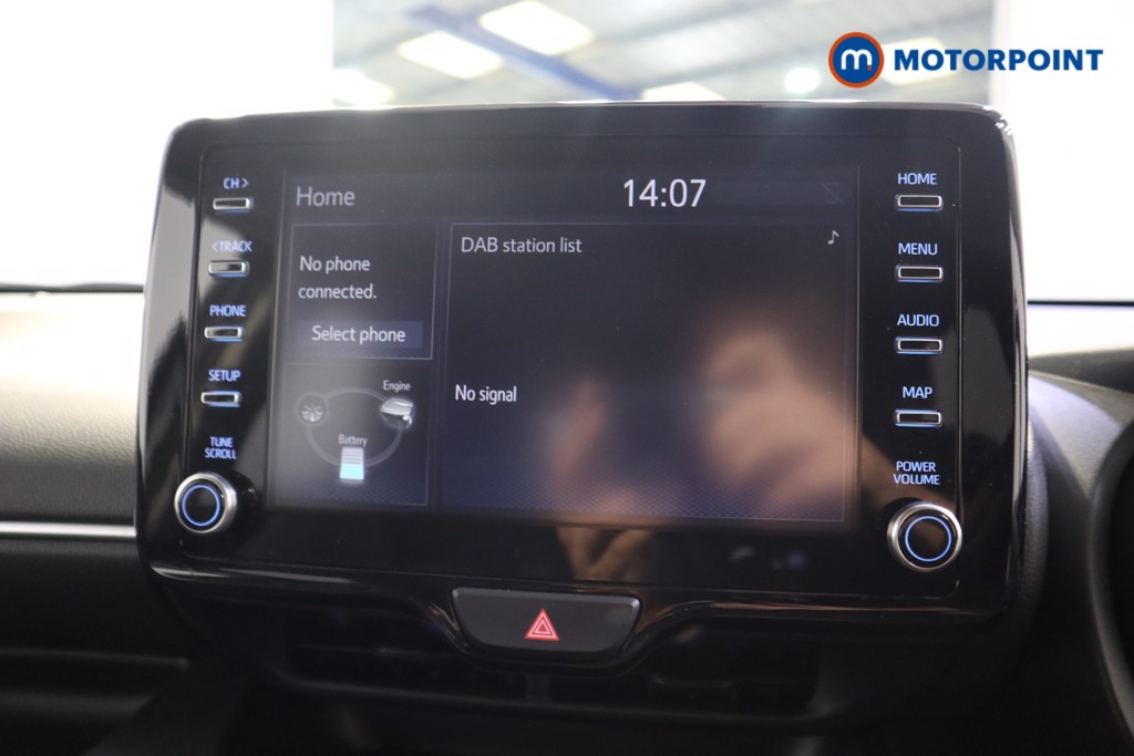 Toyota Yaris Design Automatic Petrol-Electric Hybrid Hatchback - Stock Number (1569506) - 7th supplementary image