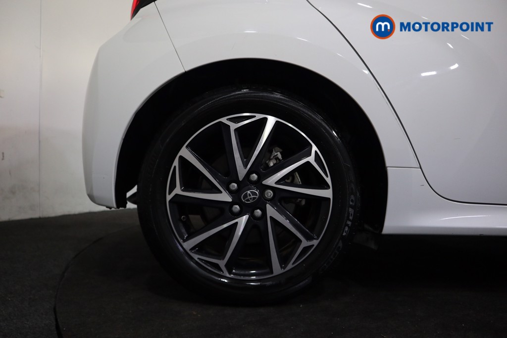 Toyota Yaris Design Automatic Petrol-Electric Hybrid Hatchback - Stock Number (1569506) - 12th supplementary image