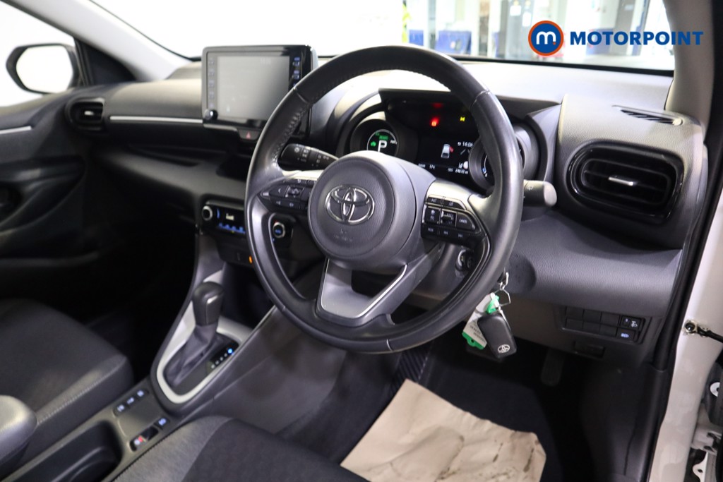 Toyota Yaris Design Automatic Petrol-Electric Hybrid Hatchback - Stock Number (1569506) - 1st supplementary image