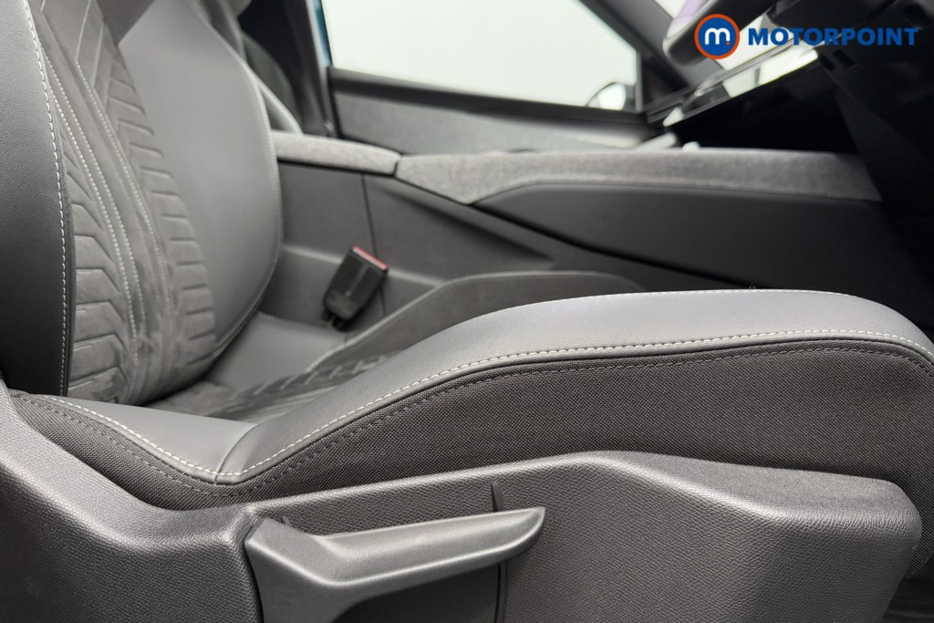 Peugeot 3008 GT Automatic Petrol-Electric Hybrid SUV - Stock Number (1569589) - 23rd supplementary image