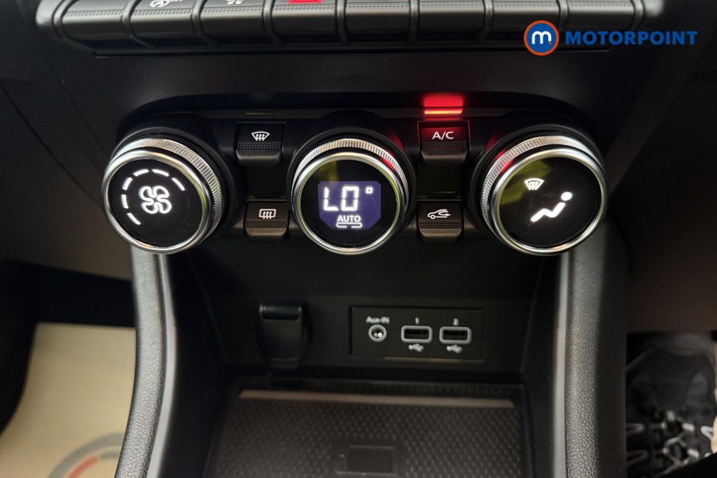 Renault Captur Se Edition Manual Petrol SUV - Stock Number (1570419) - 13th supplementary image
