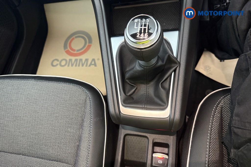 Renault Captur Se Edition Manual Petrol SUV - Stock Number (1570419) - 14th supplementary image