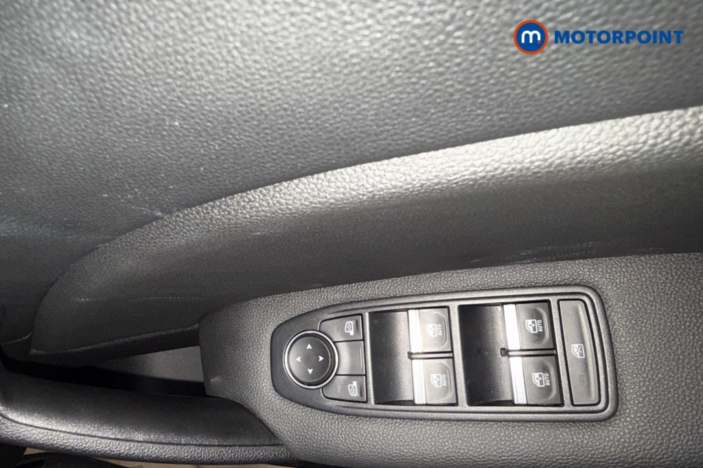 Renault Captur Se Edition Manual Petrol SUV - Stock Number (1570419) - 19th supplementary image