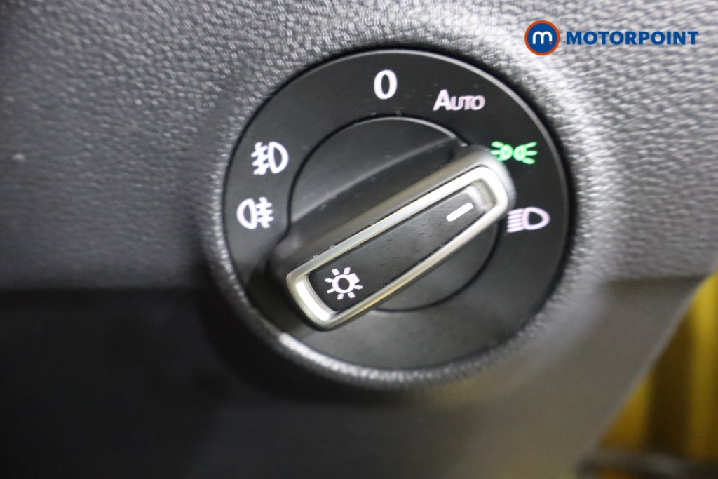 Volkswagen T-Roc SEL Manual Petrol SUV - Stock Number (1571111) - 17th supplementary image
