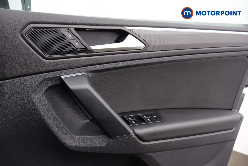 Volkswagen Tiguan Elegance Automatic Petrol SUV - Stock Number (1571568) - 1st supplementary image