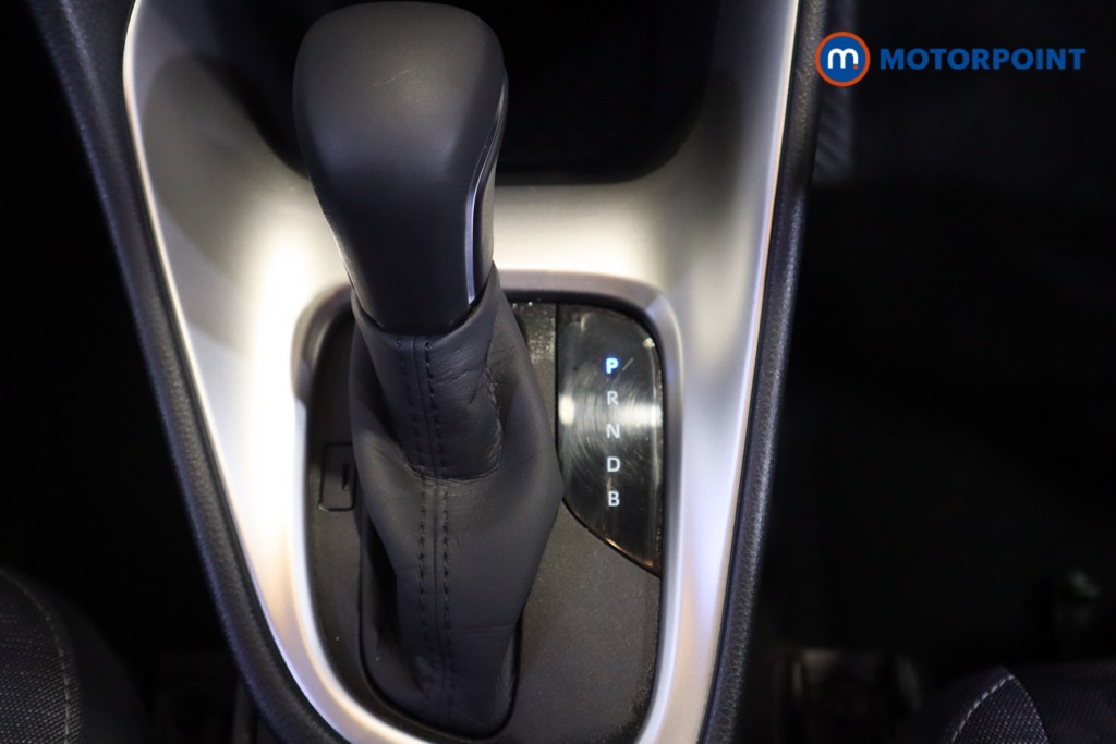 Toyota Yaris Design Automatic Petrol-Electric Hybrid Hatchback - Stock Number (1572624) - 5th supplementary image