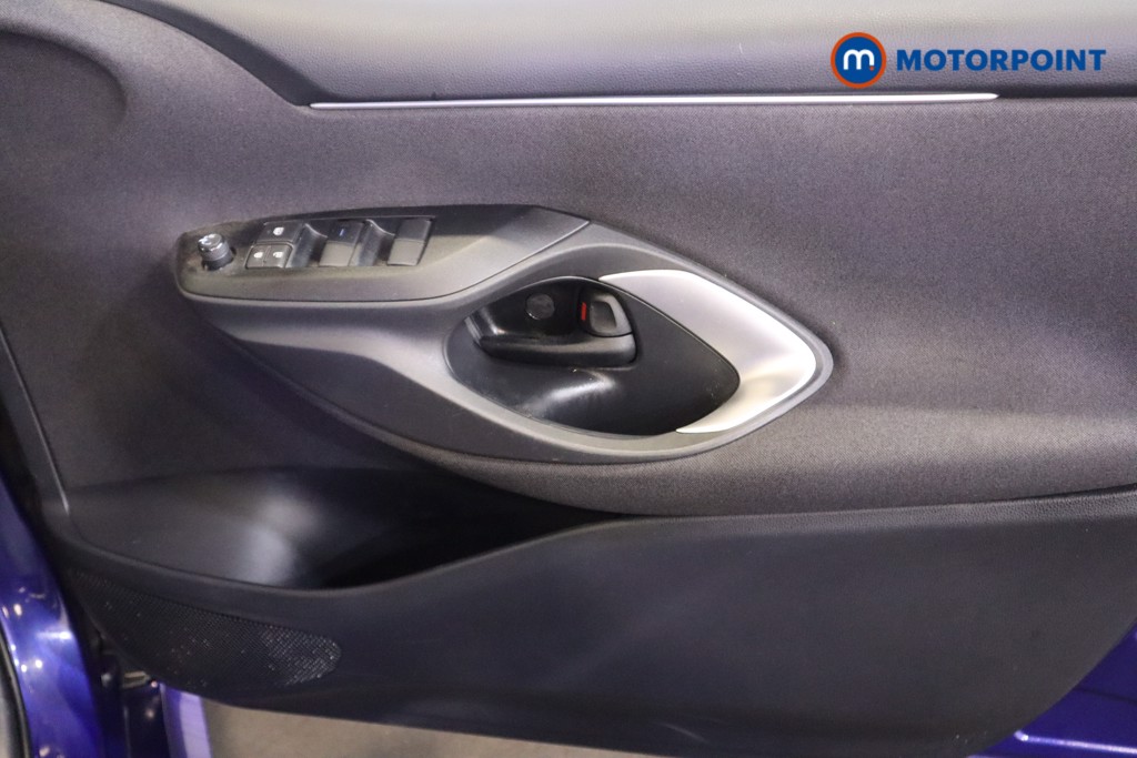 Toyota Yaris Design Automatic Petrol-Electric Hybrid Hatchback - Stock Number (1572624) - 13th supplementary image