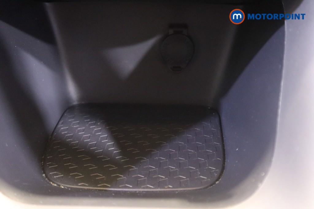 Toyota Yaris Design Automatic Petrol-Electric Hybrid Hatchback - Stock Number (1572624) - 21st supplementary image
