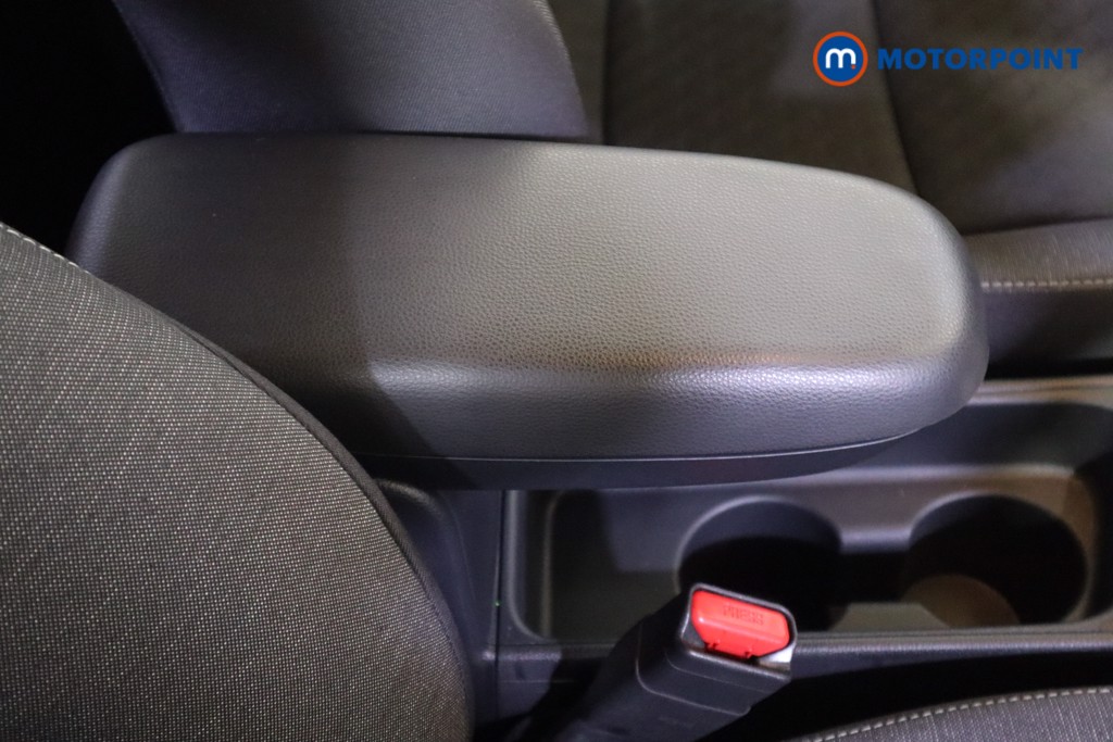 Toyota Yaris Design Automatic Petrol-Electric Hybrid Hatchback - Stock Number (1572624) - 25th supplementary image