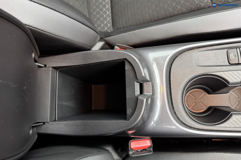 Nissan Juke N-Connecta Manual Petrol SUV - Stock Number (1574100) - 13th supplementary image
