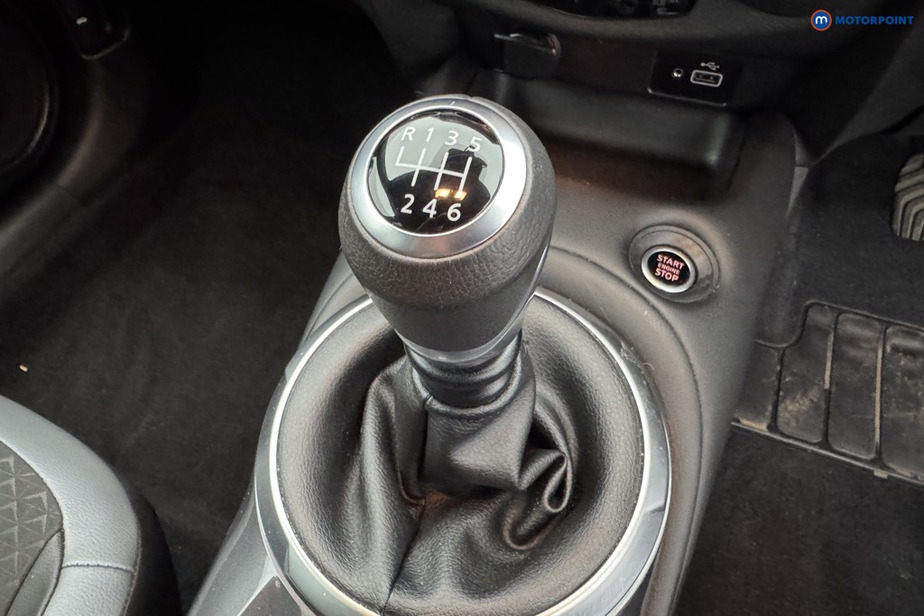 Nissan Juke N-Connecta Manual Petrol SUV - Stock Number (1574100) - 15th supplementary image