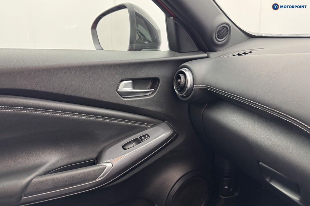 Nissan Juke N-Connecta Manual Petrol SUV - Stock Number (1574100) - 18th supplementary image