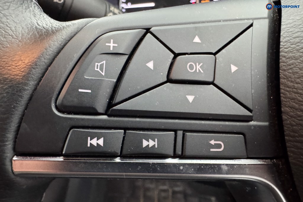 Nissan Juke N-Connecta Manual Petrol SUV - Stock Number (1574100) - 19th supplementary image