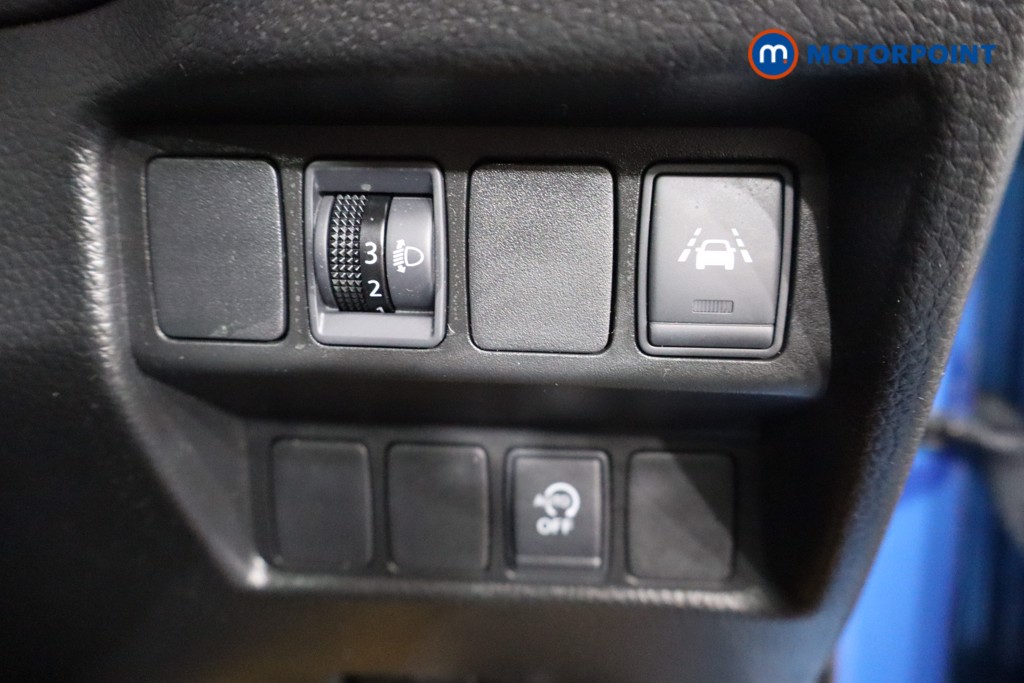 Nissan Qashqai N-Connecta Manual Petrol SUV - Stock Number (1574115) - 16th supplementary image