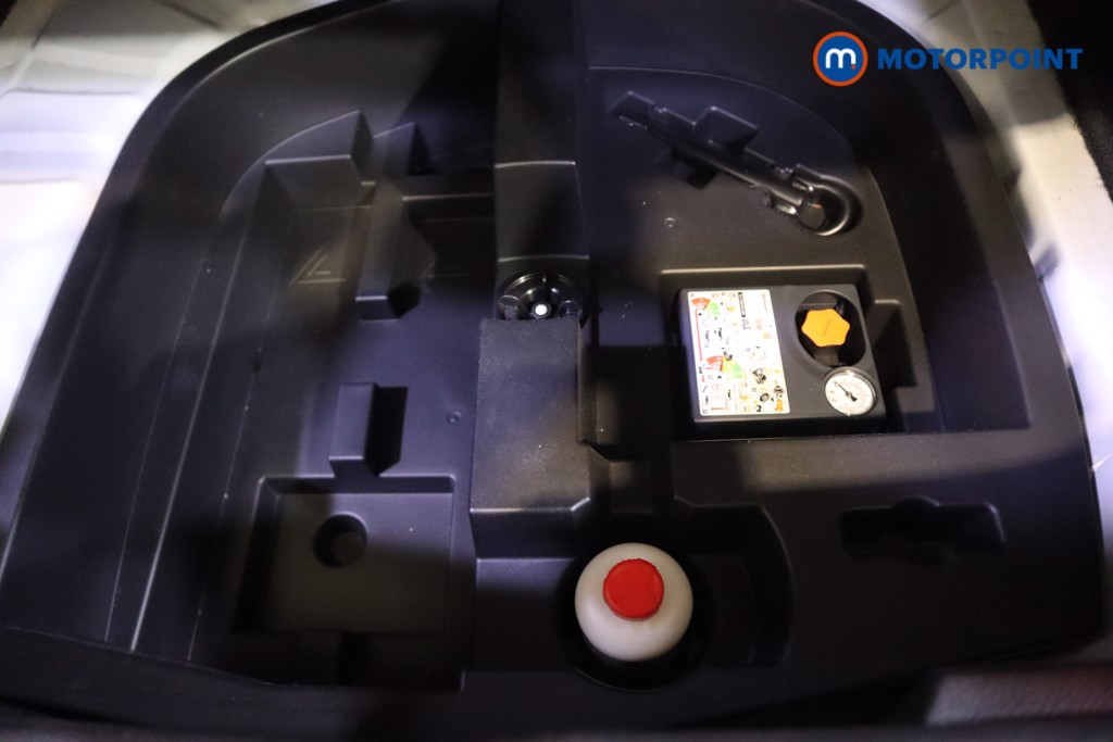 Nissan Juke Tekna Manual Petrol SUV - Stock Number (1574574) - 27th supplementary image