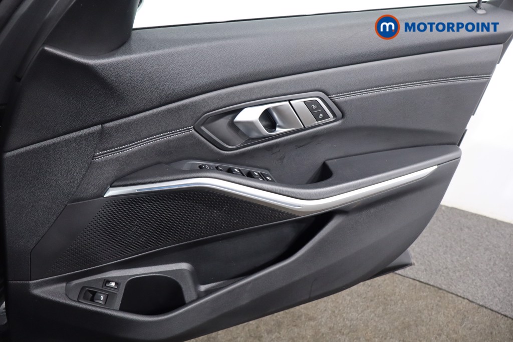 BMW 3 Series M Sport Automatic Petrol Plug-In Hybrid Estate - Stock Number (1566016) - 21st supplementary image