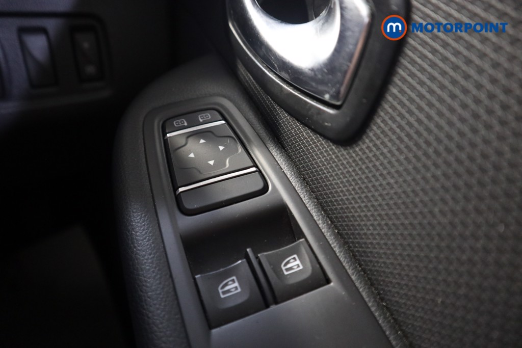 Renault Clio Iconic Manual Petrol Hatchback - Stock Number (1568275) - 6th supplementary image
