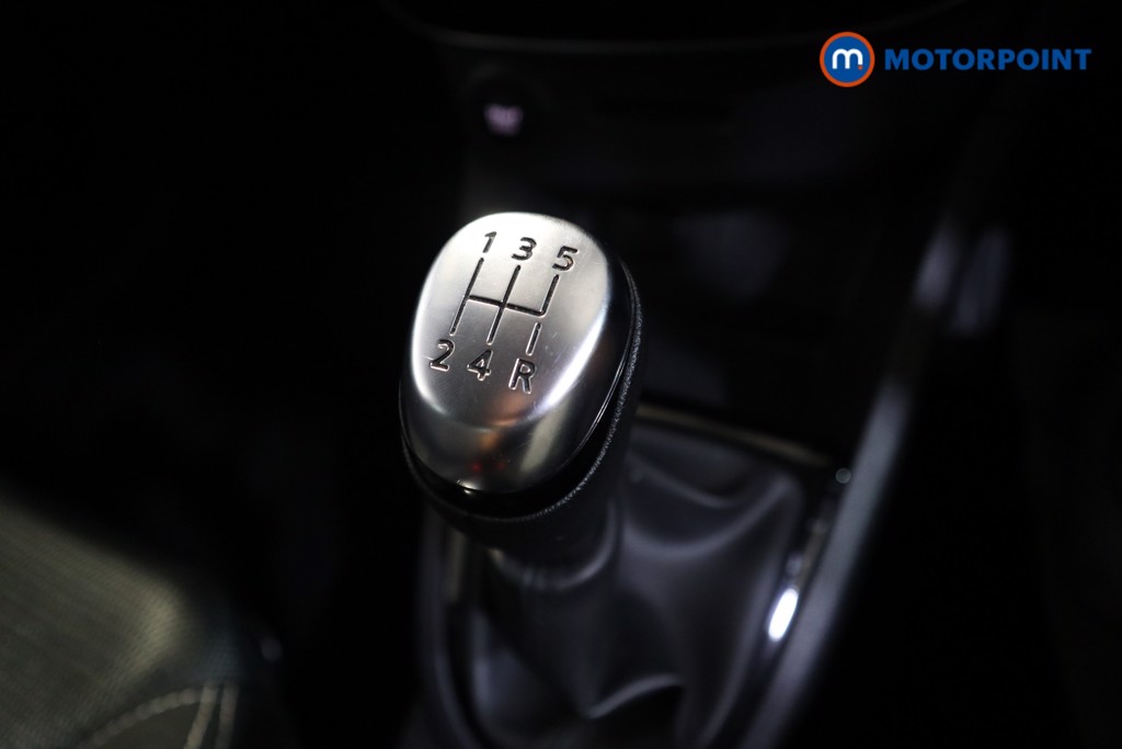 Renault Clio Iconic Manual Petrol Hatchback - Stock Number (1568275) - 9th supplementary image