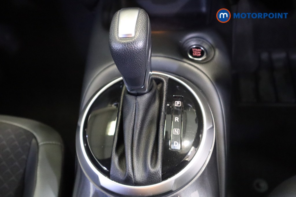 Nissan Juke N-Connecta Automatic Petrol SUV - Stock Number (1569820) - 5th supplementary image