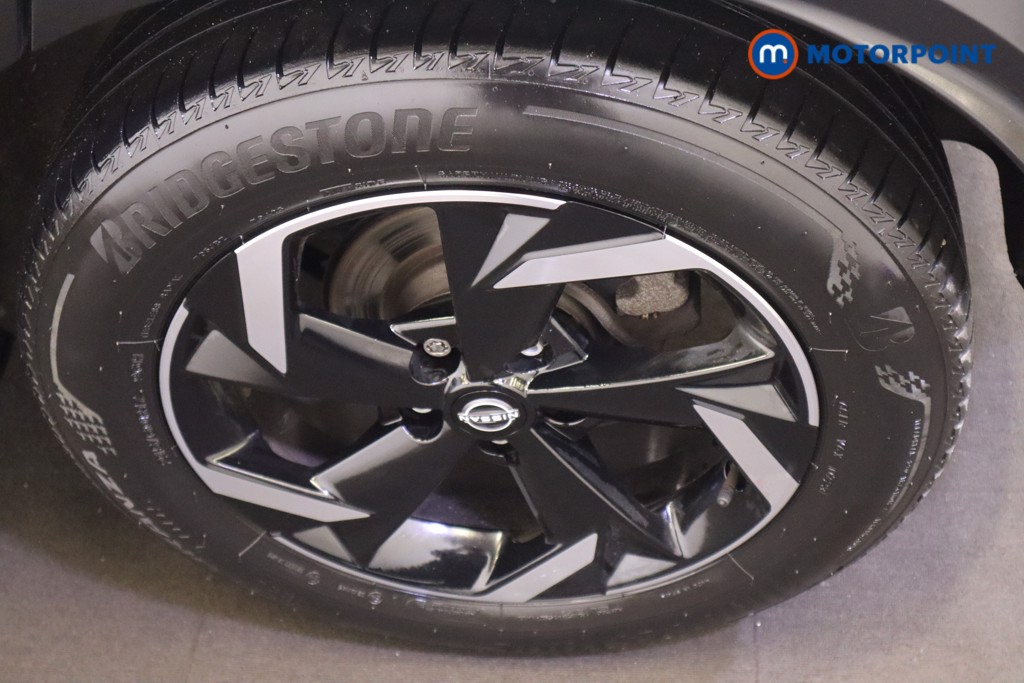 Nissan Juke N-Connecta Automatic Petrol SUV - Stock Number (1569820) - 9th supplementary image