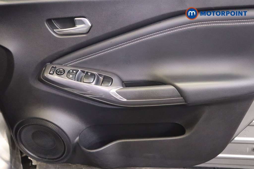 Nissan Juke N-Connecta Automatic Petrol SUV - Stock Number (1569820) - 13th supplementary image