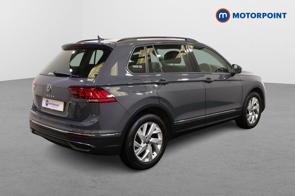 Volkswagen Tiguan Life Automatic Diesel SUV - Stock Number (1571624) - Drivers side rear corner