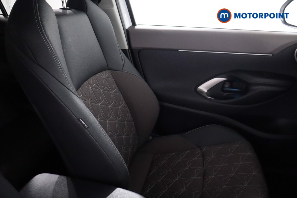 Toyota Yaris Cross Excel Automatic Petrol-Electric Hybrid Estate - Stock Number (1575787) - 22nd supplementary image