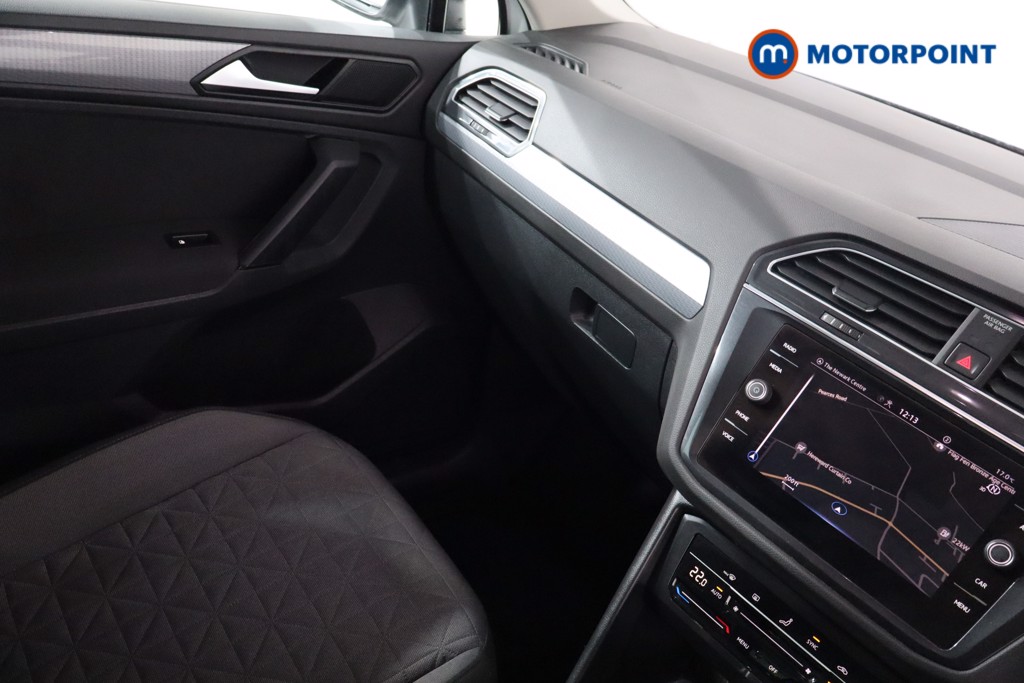 Volkswagen Tiguan Life Automatic Petrol SUV - Stock Number (1575841) - 15th supplementary image