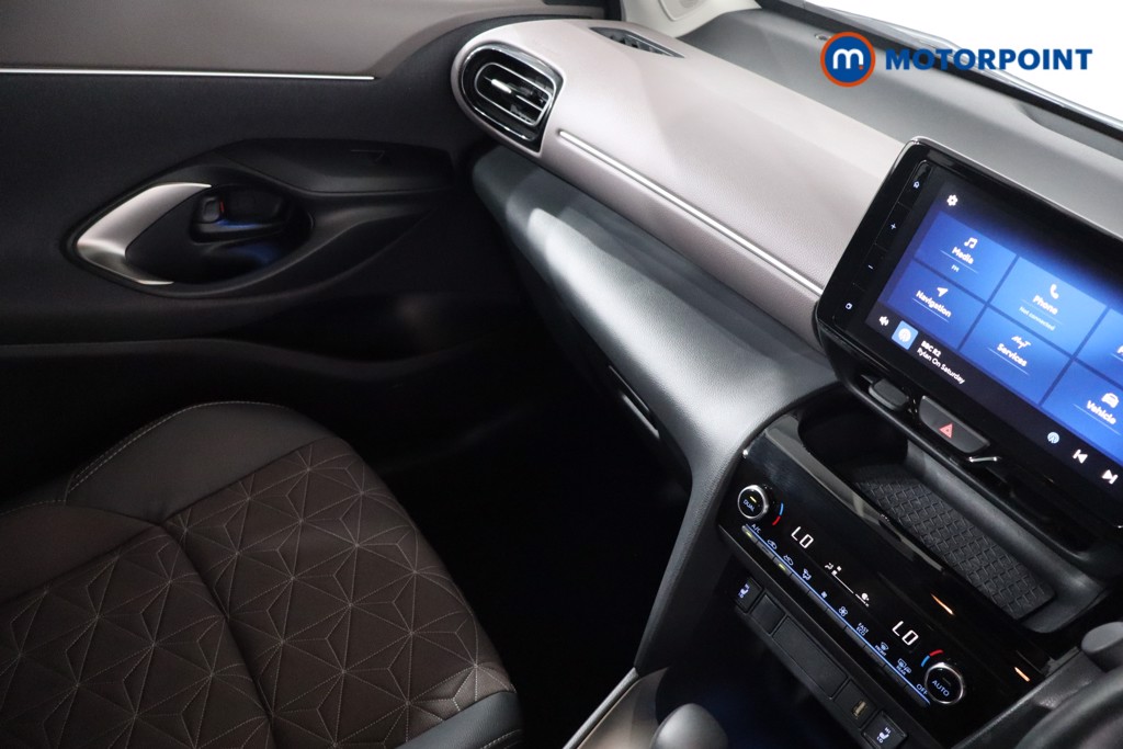 Toyota Yaris Cross Excel Automatic Petrol-Electric Hybrid Estate - Stock Number (1575861) - 16th supplementary image