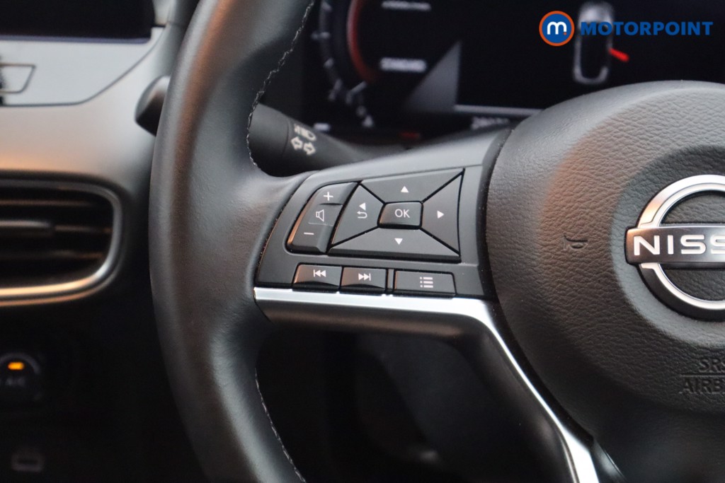 Nissan Juke N-Connecta Manual Petrol SUV - Stock Number (1572826) - 4th supplementary image